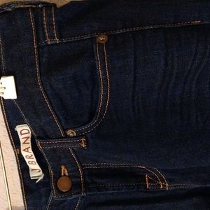 J brand premium dark blue denim 912 ink. inseam 29 inches